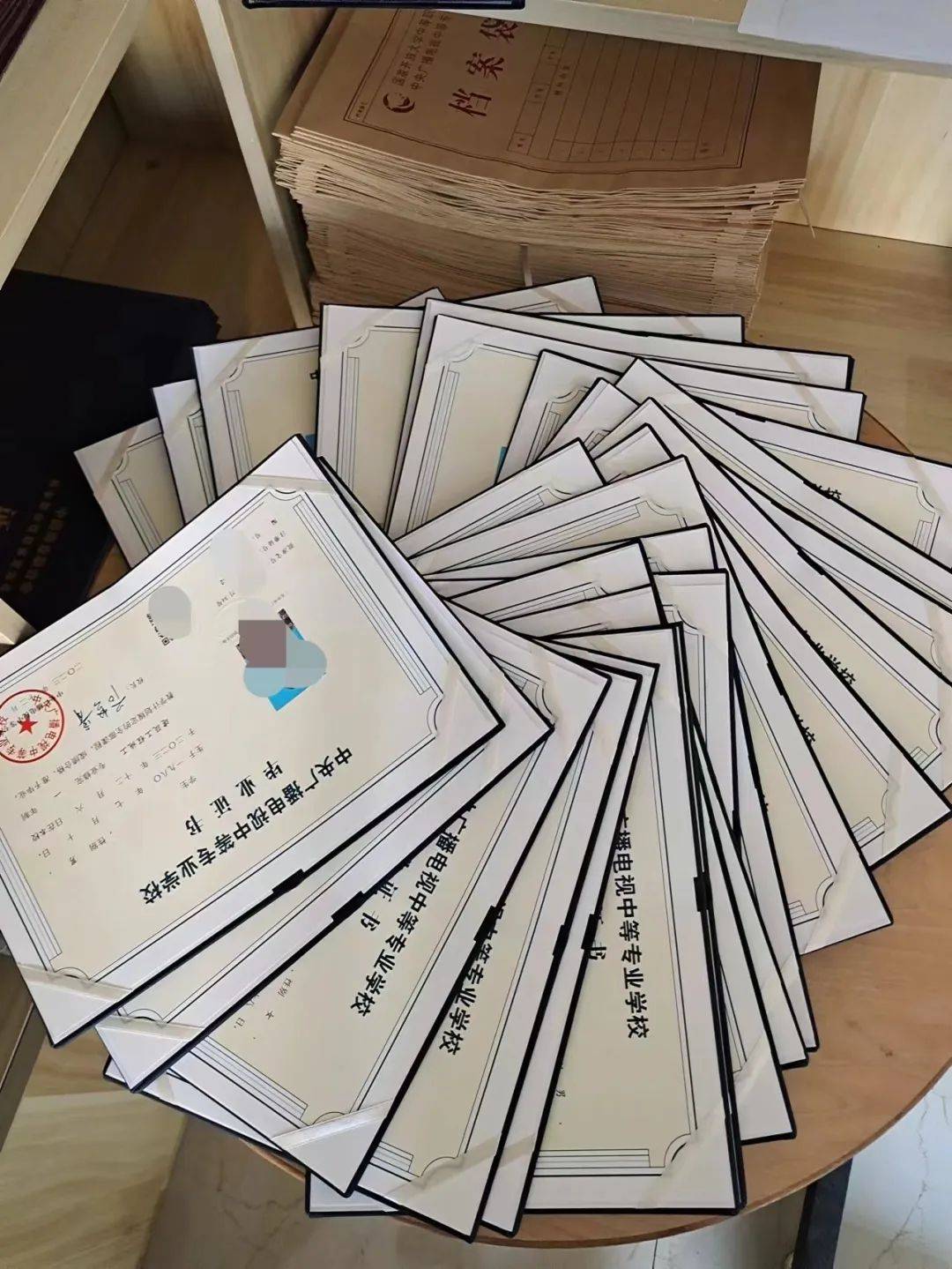 中专证书是什么样子的